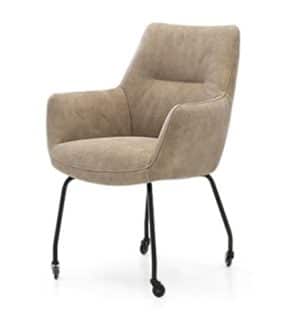 Eetkamerstoel Arevla met skate-wielen.