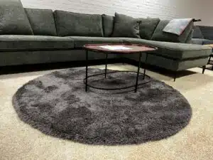 Mooie 160 rond hoogpolig vloerkleed.